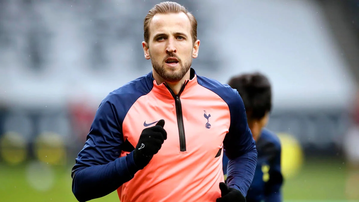 Kane to stay? Tottenham REJECT €100m bid from Bayern.